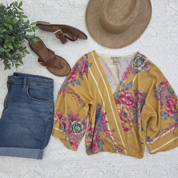 Flying Tomato Floral Blouse Size M - Picture 1 of 6